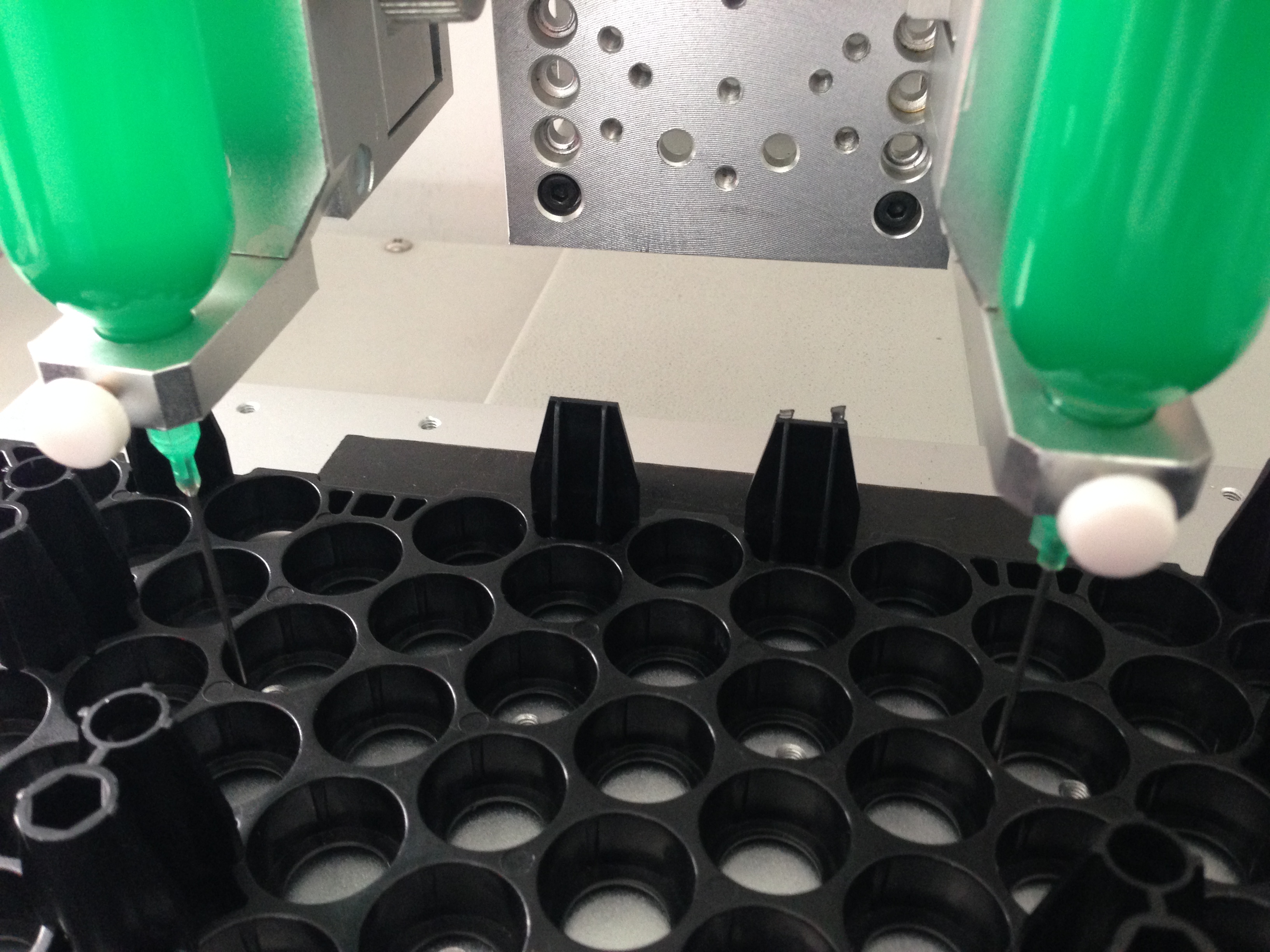 汽車(chē)鋰電自動(dòng)點(diǎn)膠注意事項(xiàng)